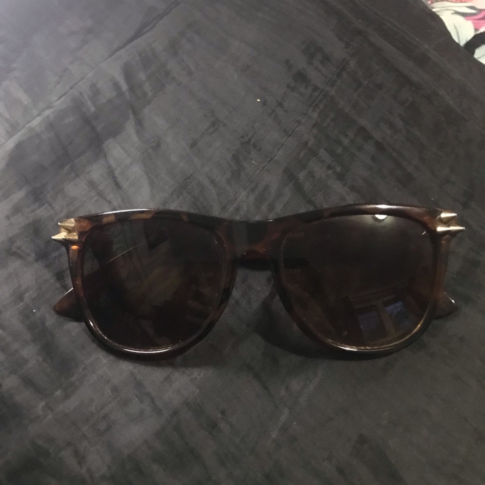 SUNGLASSES (2 styles) - Picture 5 of 6